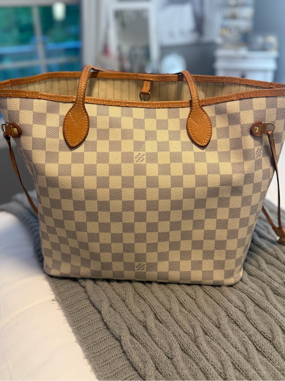 Louis Vuitton Neverfull MM in Azur - Picture 2 of 7